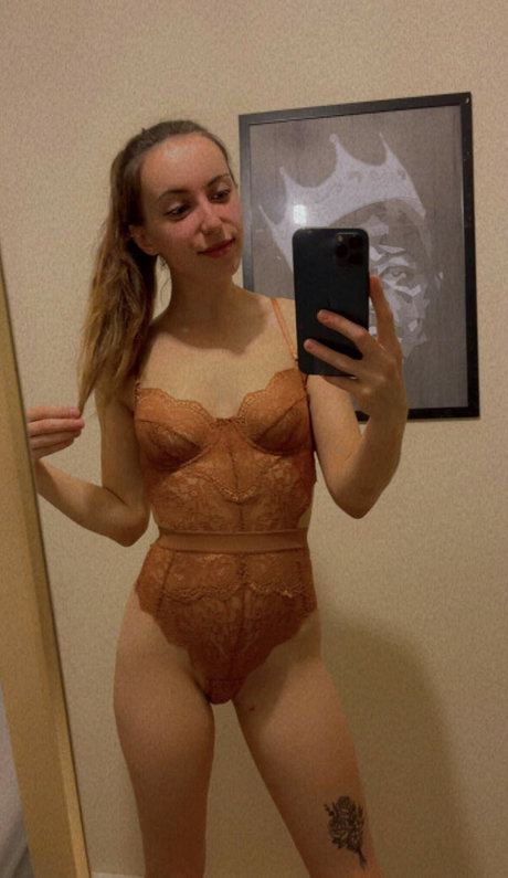 CaitlinThom xxx actress gallery