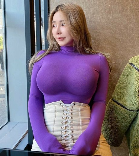 janie lin model exclusive photo