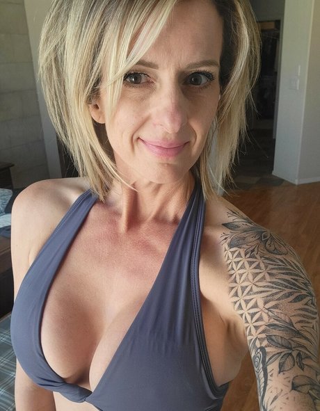 sweet n sexy erin exclusive actress image