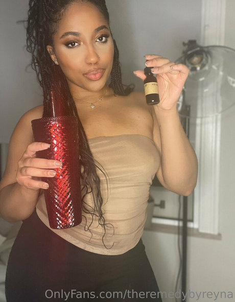 theremedybyreyna nude model img