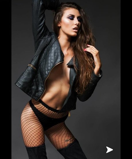 Chloe Veitch model naked image