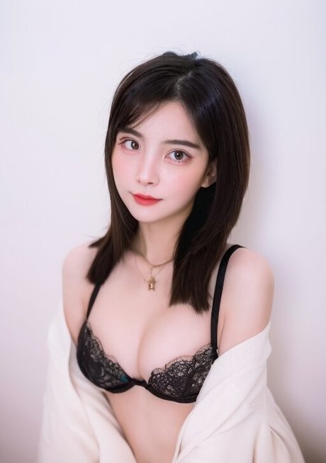 Le Josette model beautiful images