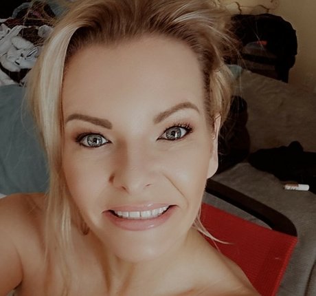 Goddess Kathena naked model picture