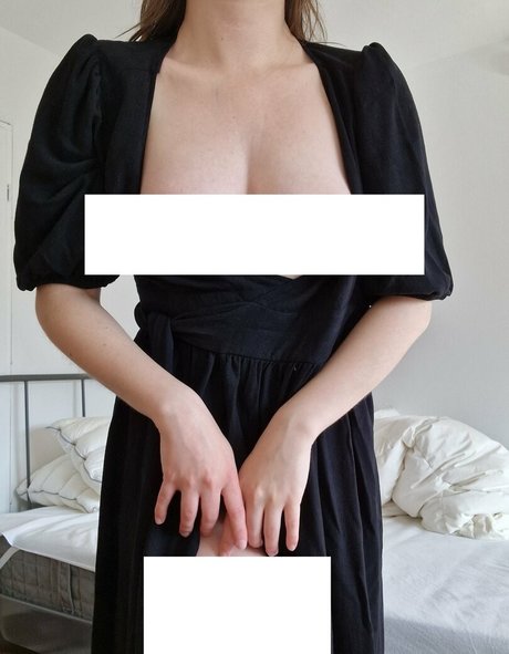 favlibrarian nude actress photo