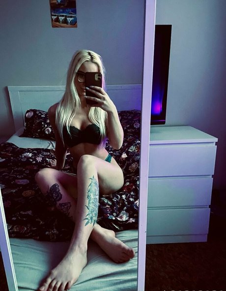 sarah21212121 nude model pic