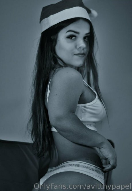 Vithoria Papel model erotic pic