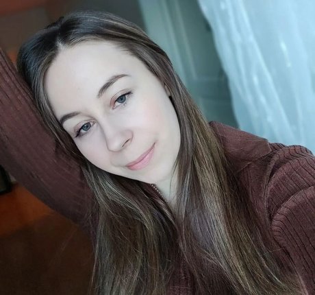 actuallyalisa star hot img