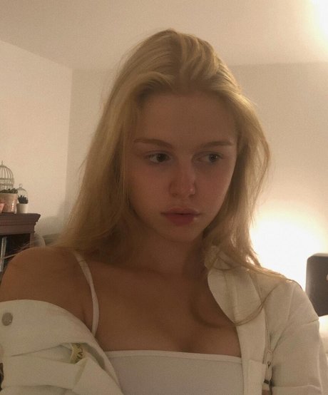 Danielle Shayes pornstar beautiful image
