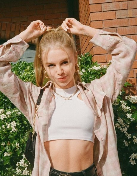 Danielle Shayes top profile image