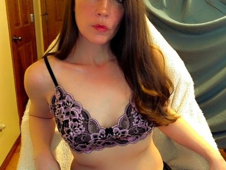 Molly Nova profile image