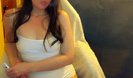 Molly Nova high quality model pics