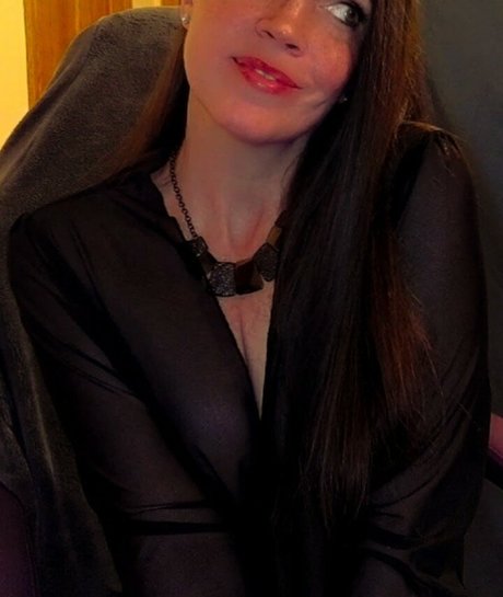 Molly Nova star adult img