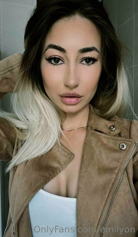 emilyon hd model pic