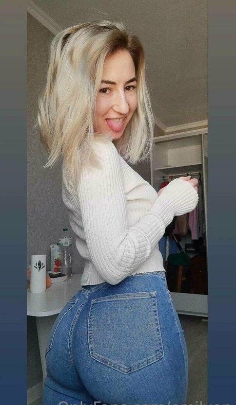 emilyon top profile image