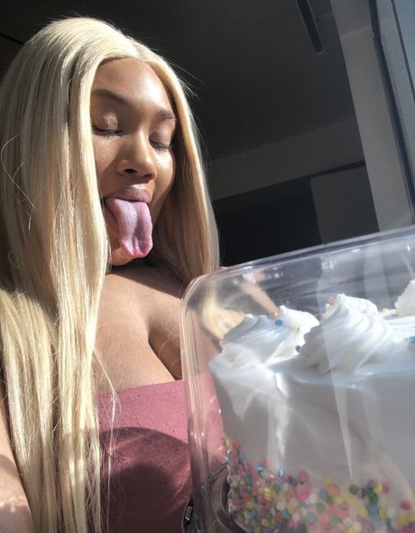yungmedusa7 perfect model photo