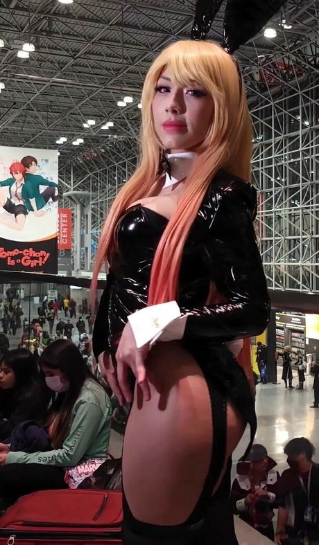 Arabella Kat Posting model sexy image