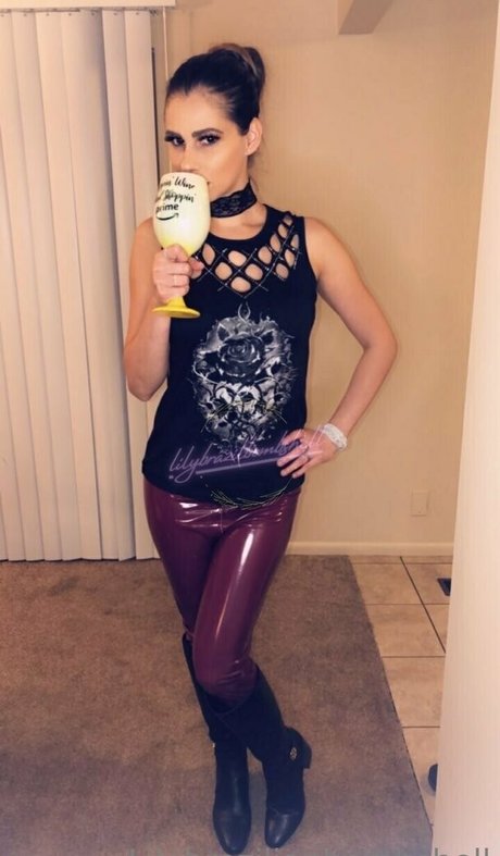 lilybrazilianbombshell pretty model image