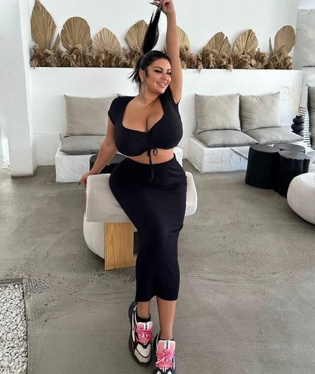 Mila Pink sexy pornstar picture