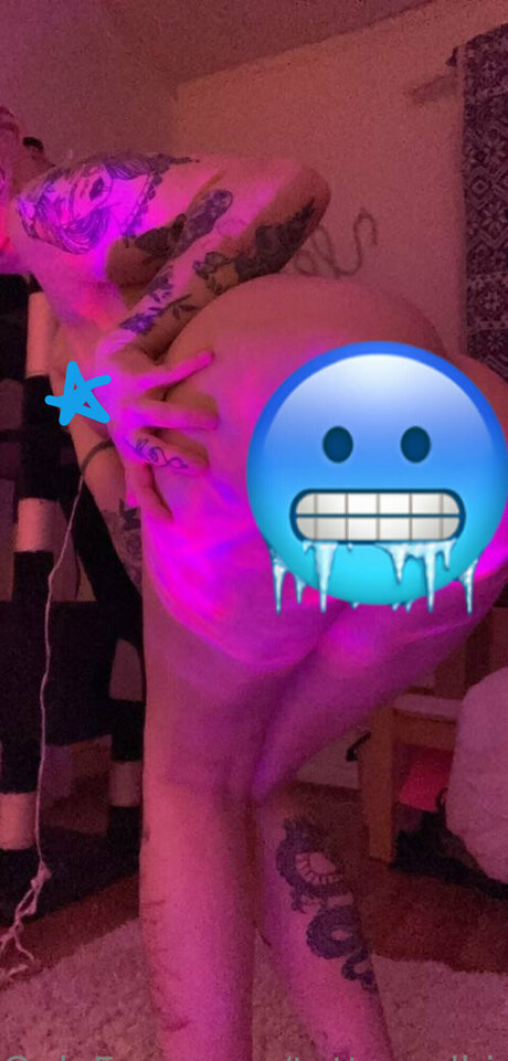 tattooedbiatchfree exclusive model pictures