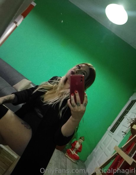 exoticalphagirl model sexy pic