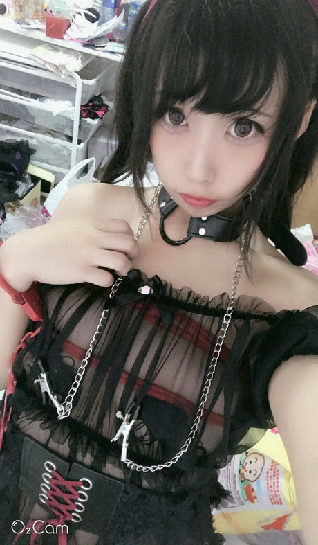 NazoEirian model naked img