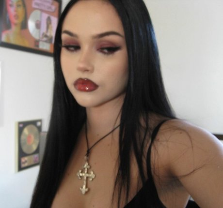 Maggie Lindemann model art pic