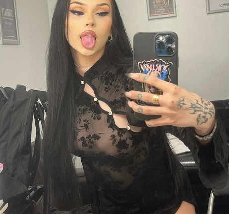 Maggie Lindemann model nice image