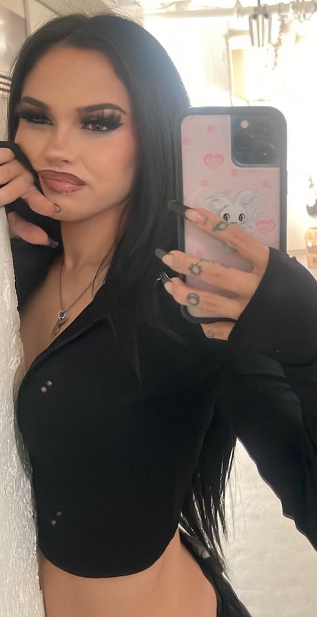 Maggie Lindemann pornographic model photos