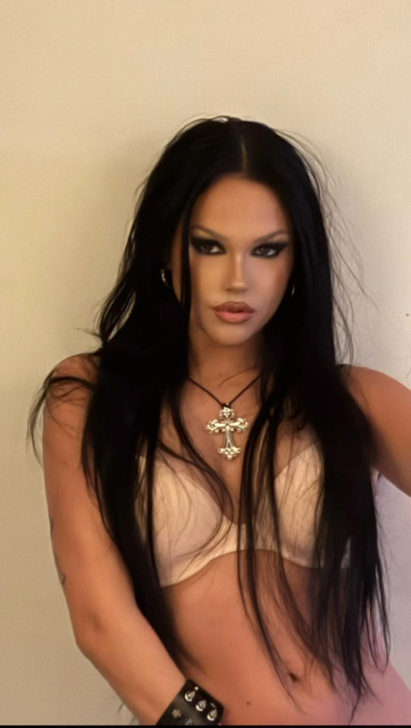 Maggie Lindemann exclusive star images