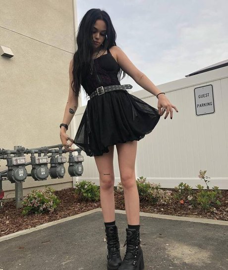 Maggie Lindemann model sexy photo
