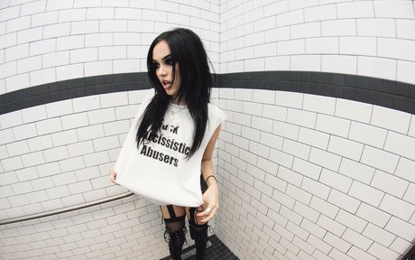 Maggie Lindemann nude pornstar pics