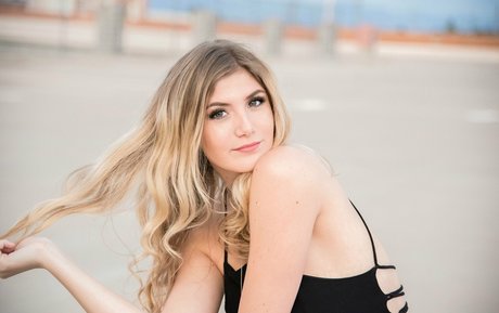 Megan Aisoff beautiful star image