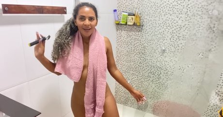 Renata Souza star pretty photos