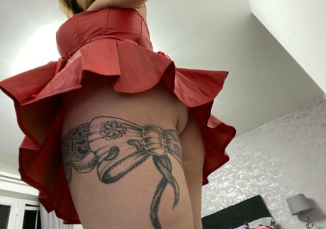 minxnaughty model nude photo
