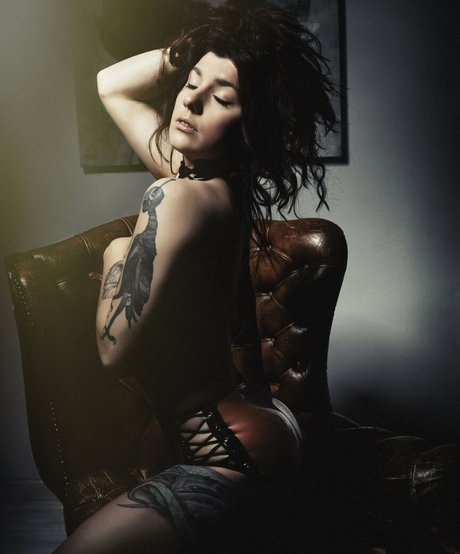 laurettavixen naked actress image