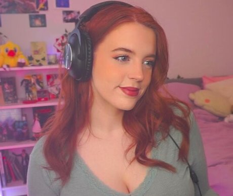 louiseyhannah porn actress picture