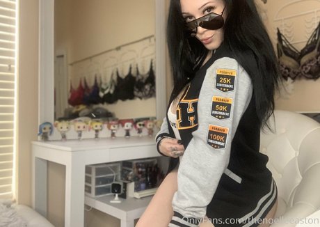 thenoelleeaston pretty actress pics