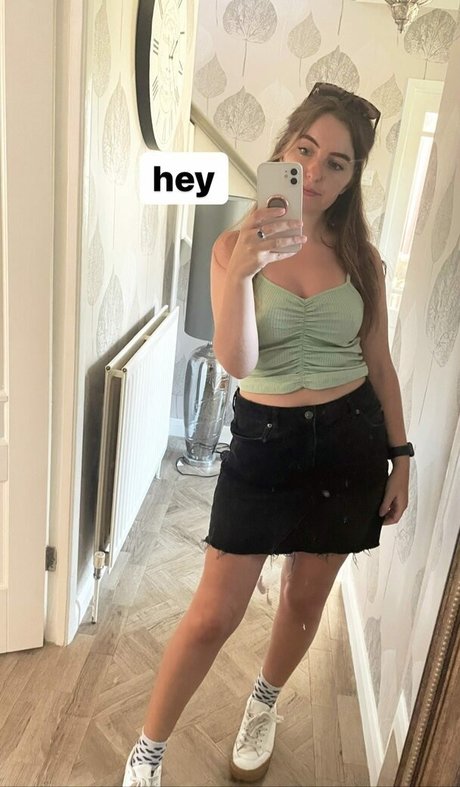 Averytinyleaf model porn image