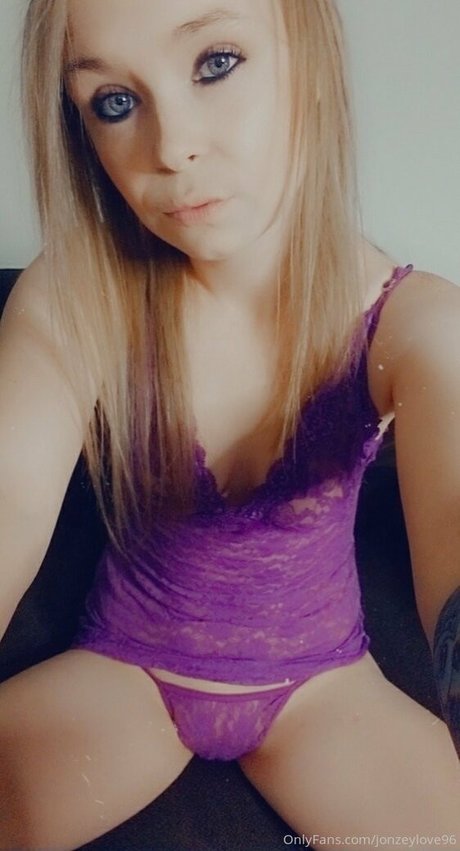 jonzeylove96 high quality pornstar pic