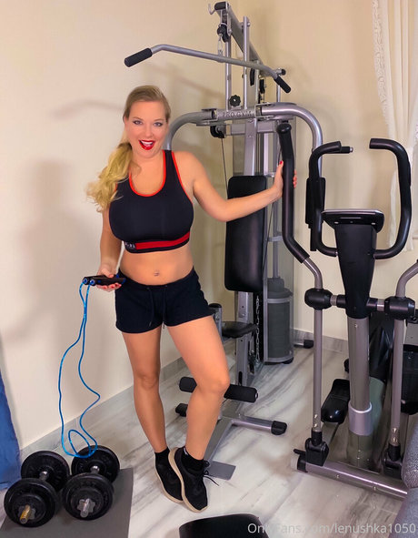 lenushka1050 adult model image