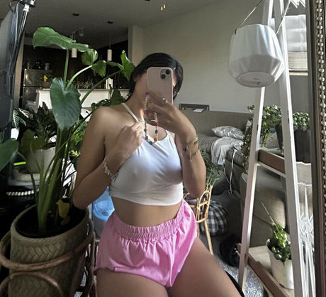 Emilia Torres erotic model image