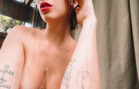 euyaz nude actress images