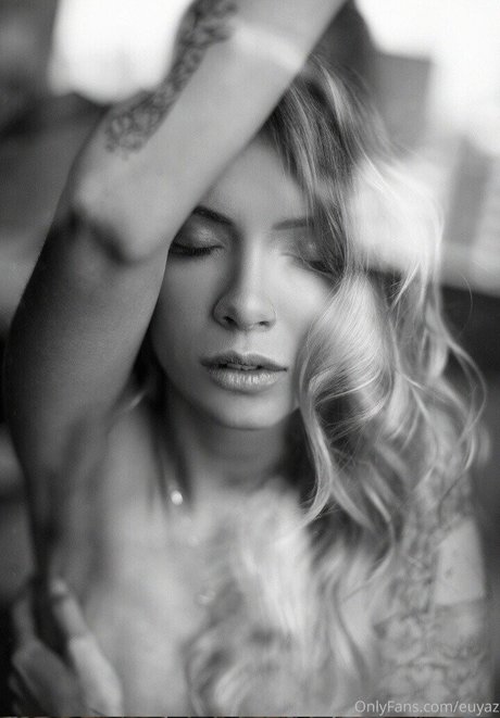 euyaz nude star photo