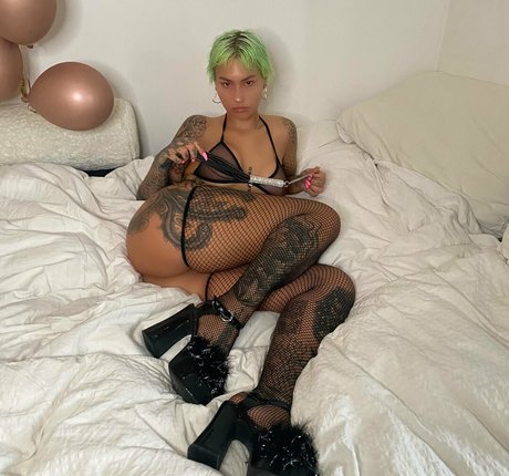 adultekra model nudes pic