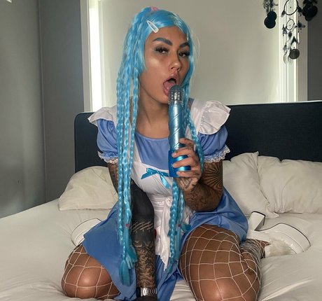 adultekra star nude picture
