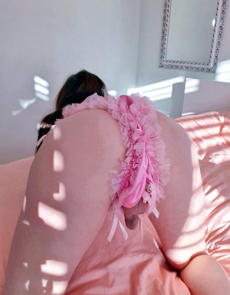 Sasha De Sade pretty pornstar img