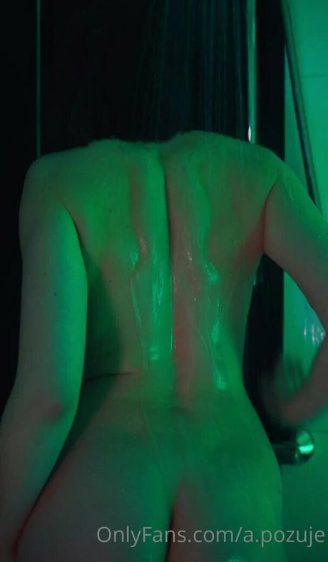 a pozuje model erotic pictures