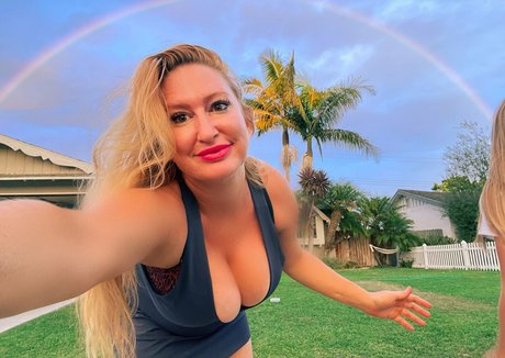 nikkiebigtits perfect pornstar archive