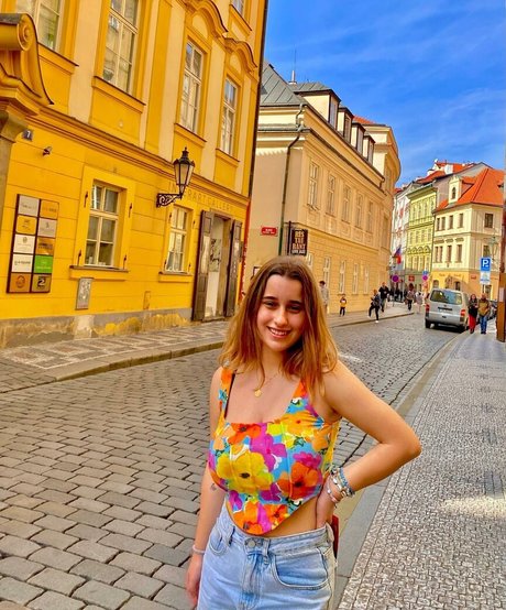 Julia Gomez top profile image