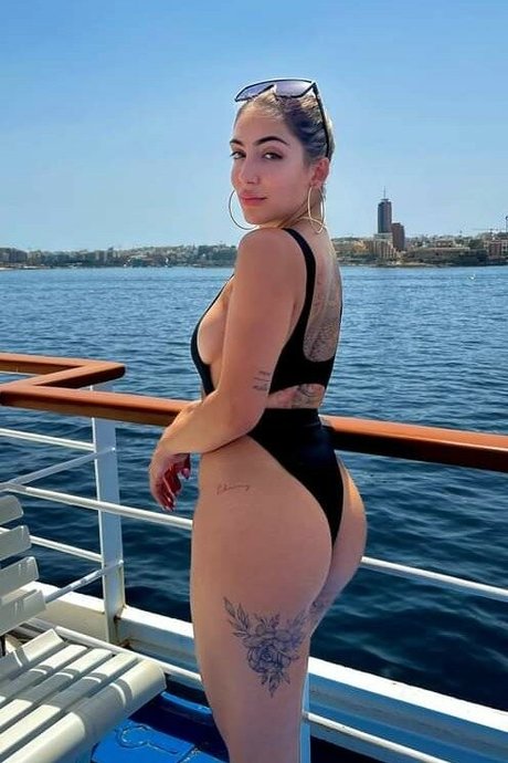 Maltese Girls model pornographic pic